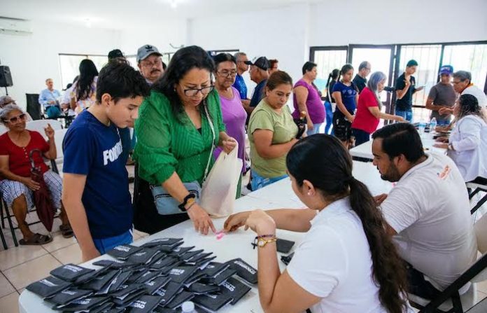 Más de 200 guadalupenses reciben lentes gratuitos con programa municipal