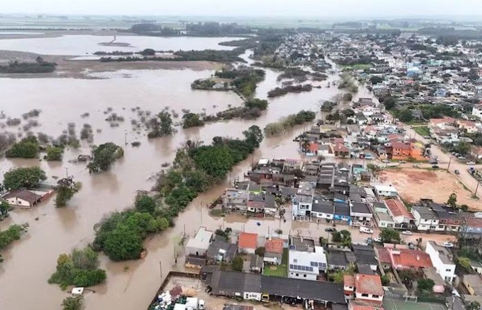 Desbordamientos a gran escala: miles de casas bajo el agua en el sur Brasil