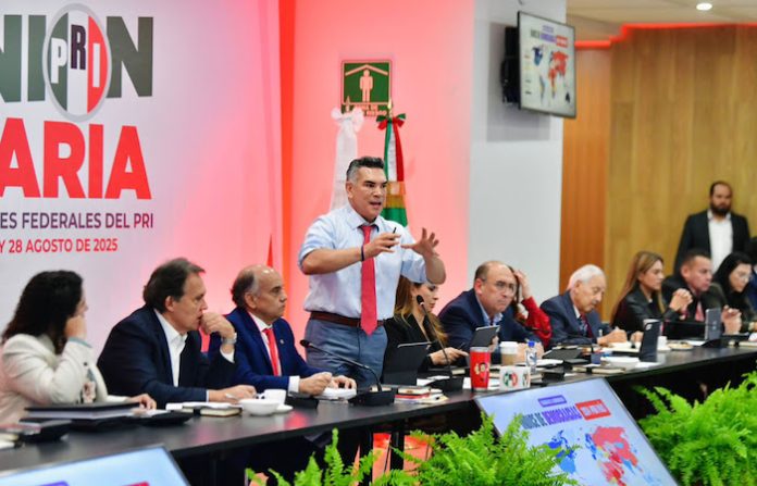 Alejandro Moreno llama a legisladores a defender a México y a las familias sin titubeos