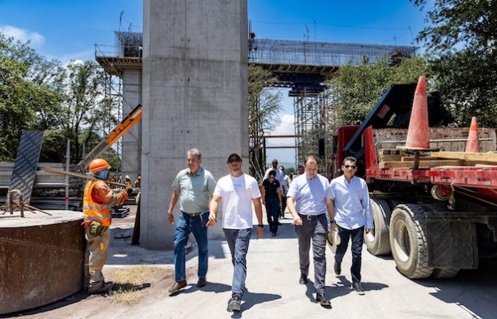Samuel García recorre avances del Corredor FIFA y del Metro: “Arrancamos agosto en turbo”