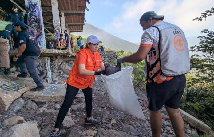 Guadalupe impulsa limpieza en el Cerro de la Silla con apoyo de estudiantes y personal municipal