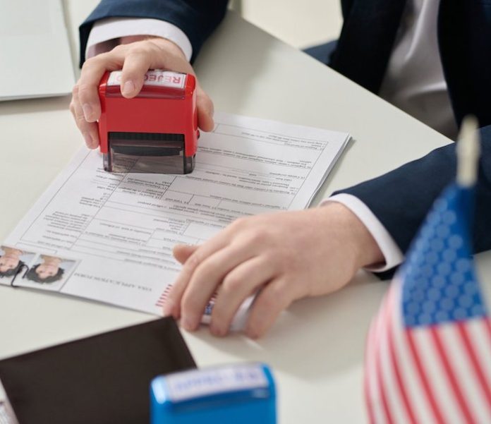 Este es el mayor riesgo para EU al añadir una nueva tarifa a las visas