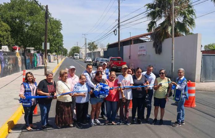 Entrega Daniel Carrillo rehabilitación de calle en colonia Burgos