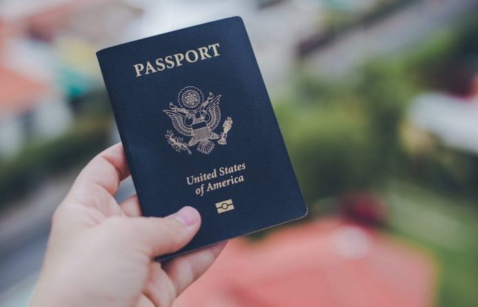 EU podría exigir un pago de 15.000 dólares a quienes soliciten visa