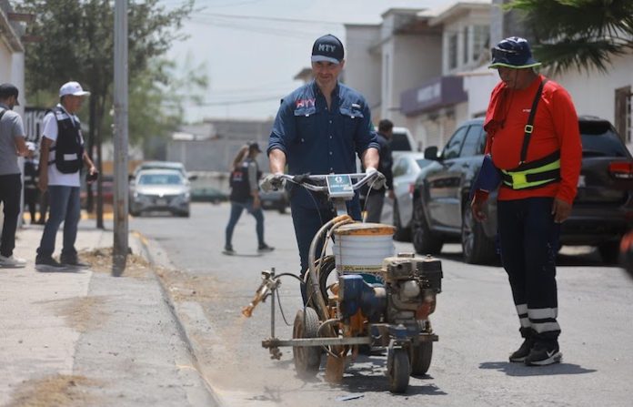 Limpian La Alianza con operativo masivo de servicios públicos en Monterrey