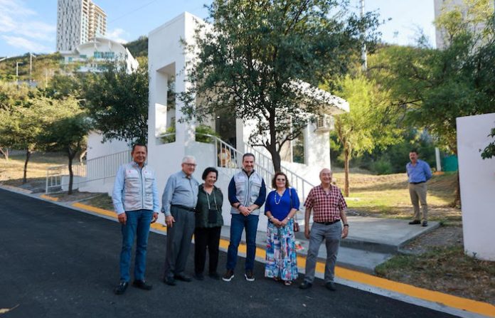 Vecinos estrenan calles y salón en Del Carmen; policías salvan a niño y reciben reconocimiento