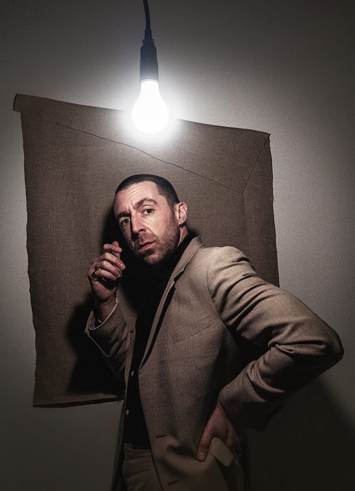 Miles Kane regresa con nuevo álbum producido por Dan Auerbach