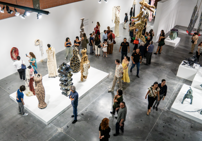 Presenta Miriam Medrez “15 años de arte textil” en el Centro de las Artes