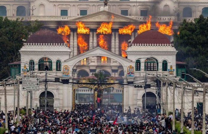 El Ejército de Nepal declara un toque de queda en todo el país hasta el jueves