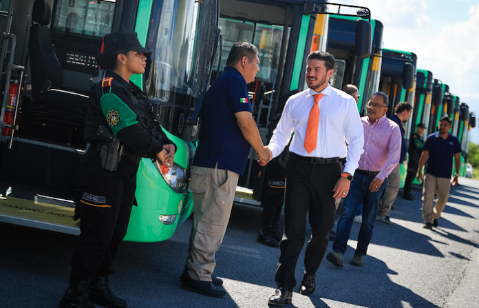 Gobernador García Sepúlveda pone en marcha 25 nuevas unidades de la ruta 188 en Escobedo