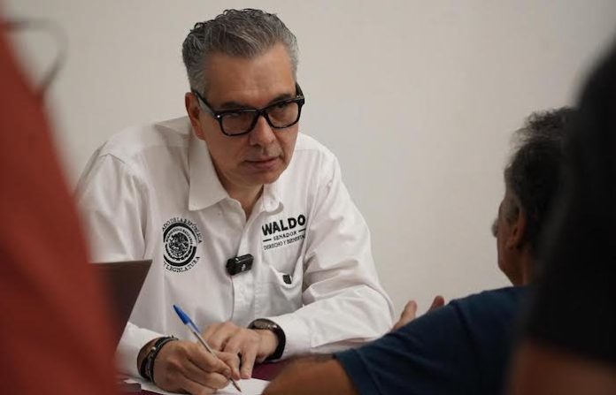 Waldo Fernández lleva su “Escritorio Callejero” a Santa Catarina