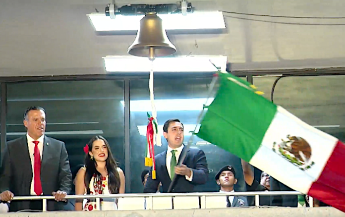 Multitudinaria celebración del Grito en Apodaca con César Garza