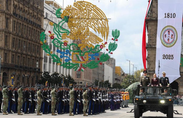 México es símbolo de “paz y autodeterminación”, afirma Sheinbaum al abrir desfile militar
