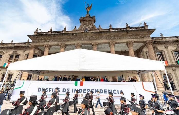 Con desfile cívico-militar, Samuel García asegura que NL lidera en seguridad, educación y empleo