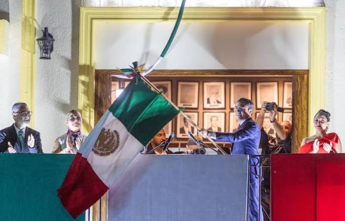 Arratia encabeza su primer Grito de Independencia en Juárez