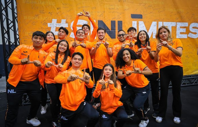 Abandera Samuel García a Selección Paralímpica de Nuevo León