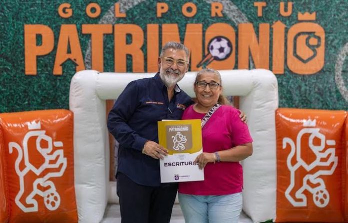 Juárez avanza en certeza patrimonial con entrega de escrituras a más familias