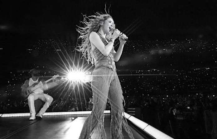 Shakira se despide de México con lágrimas y récord histórico de 12 conciertos