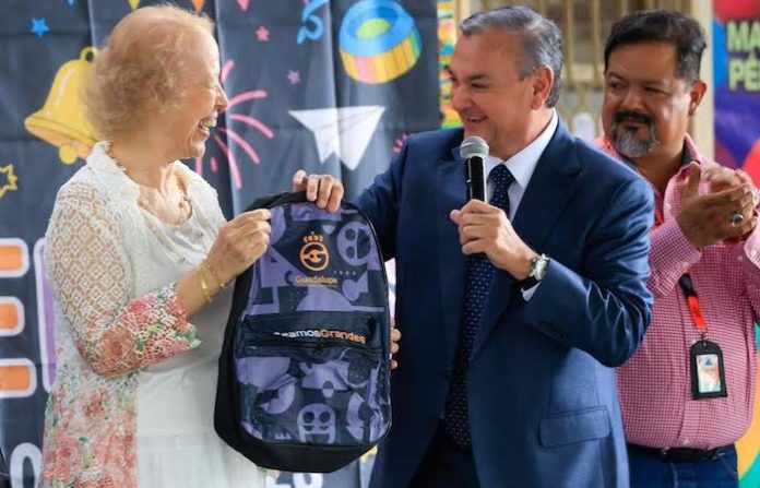 Reitera alcalde Héctor García compromiso con la educación de niños y jóvenes