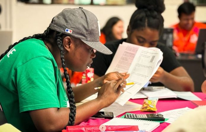 Certifican educación primaria a migrantes para fortalecer su integración en NL