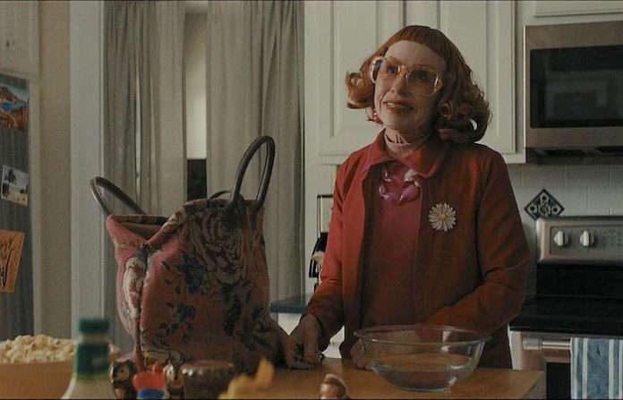 “Weapons” hará secuela sobre el horripilante origen de la Tía Gladys