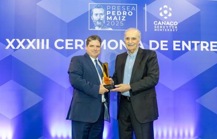 CANACO Monterrey distingue a Enrique Marcos Giacoman por su liderazgo empresarial y compromiso social