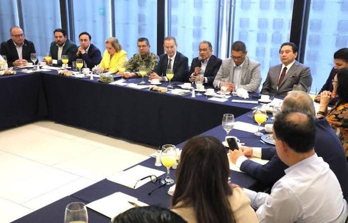 Andrés Mijes refuerza vínculo con delegaciones federales para ampliar programas sociales en Escobedo