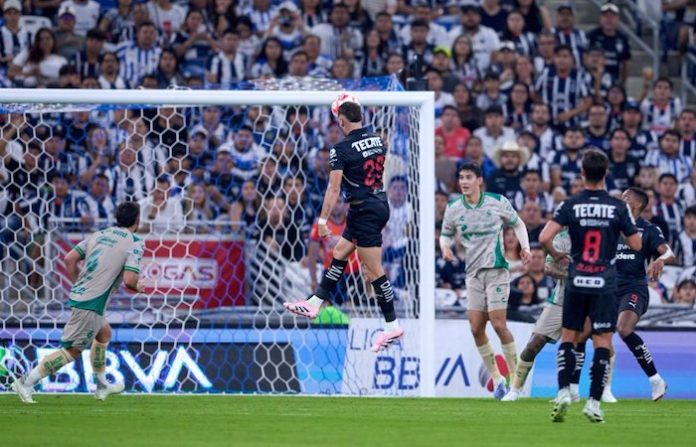 ¡Rayados impone su ley en el BBVA y vence 1-0 a Santos!