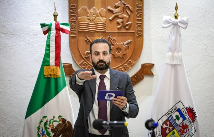 Mauricio Farah asume la Alcaldía de San Pedro y rinde informe en memoria de Mauricio Fernández