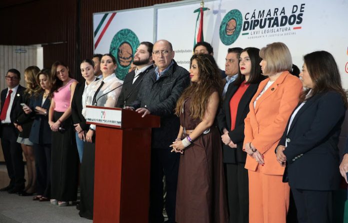 Diputados priistas reconocen el trabajo de Adrián de la Garza en Monterrey