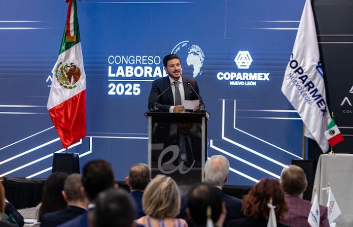 Samuel García impulsa transporte y debate laboral