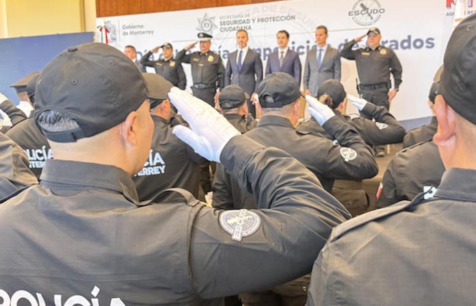 Monterrey reconoce a policías y tránsitos con 37 ascensos