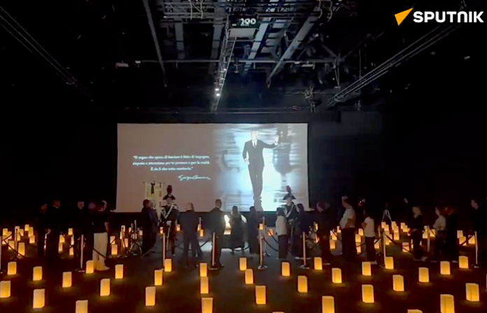 Video: Cientos de personas despiden a Armani en Italia