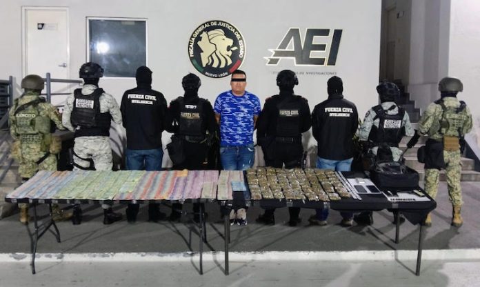 Prisión preventiva para joven detenido con droga, arma y dinero en Escobedo