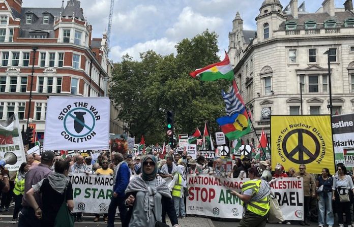 Detenidos en protestas en Londres superan los 400, afirma la policía