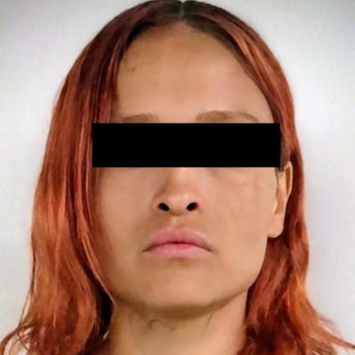 Detienen a mujer acusada de robo violento en Monterrey