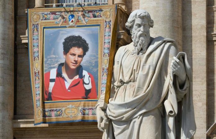 Video: Carlo Acutis y Pier Giorgio Frassati ya son santos: una multitud celebra en San Pedro