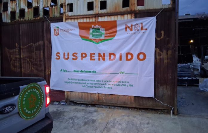 Clausuran chatarrera en Monterrey tras derrame de ácido sulfúrico