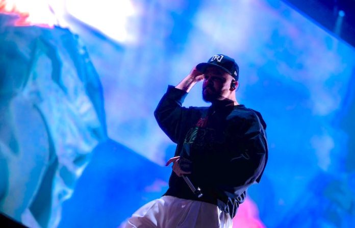 Residente enciende el Zócalo con 180 mil voces al ritmo del rap y la resistencia