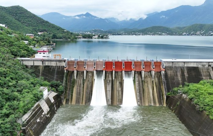 Gobernador supervisa desfogue controlado en Presa La Boca y recorre ríos en región citrícola