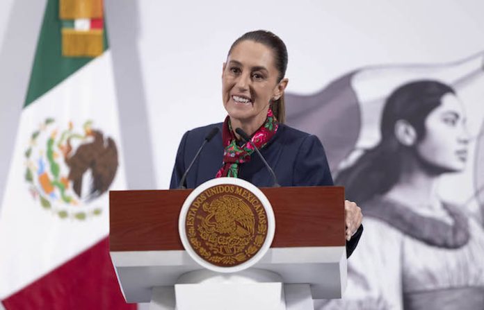 “Mantenemos el mismo criterio”: Sheinbaum minimiza iniciativa en Perú para declararla ‘non grata’