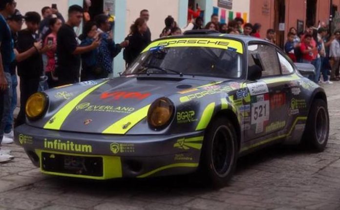 Benito Guerra mantiene el ritmo en La Carrera Panamericana: primero en su categoría y cuarto general