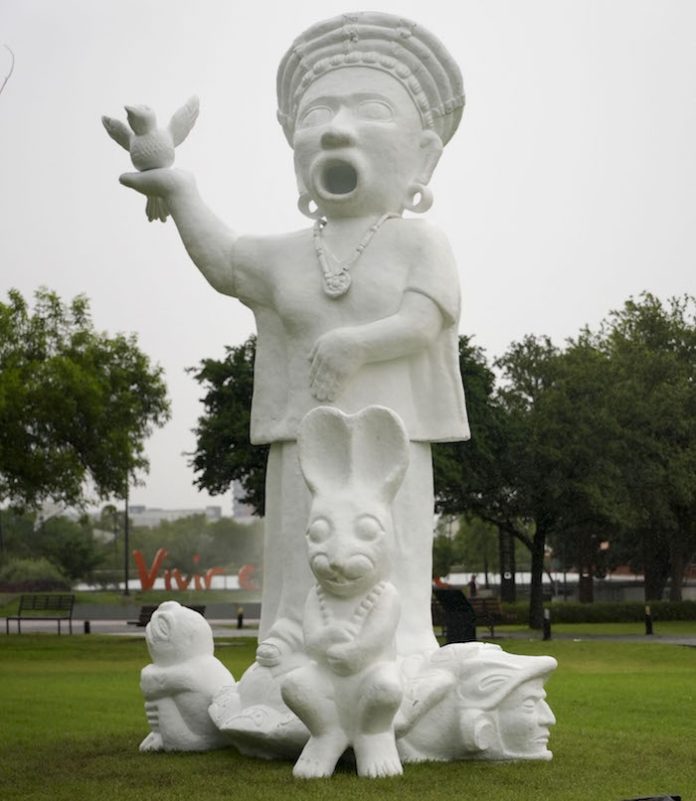 “Corteza Seca”: el arte que traduce el clima extremo de Monterrey en metáfora urbana