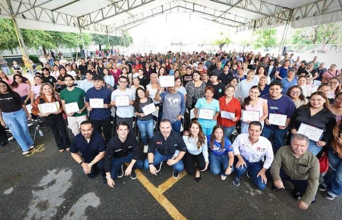 Monterrey reconoce a primer grupo que concluye el curso “Maneja Seguro”