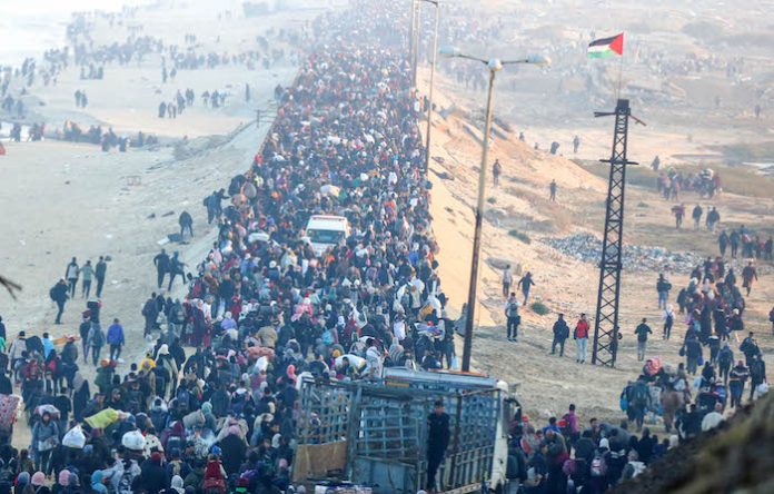 Palestinos vuelven a Gaza: lágrimas de reencuentro y gratitud a Egipto