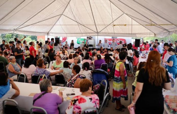 Diputados del PRI llevan brigada médica a la colonia Santa Mónica en Juárez