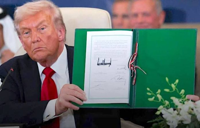 Video: Trump suscribe el acuerdo de paz en Gaza en la cumbre de Egipto