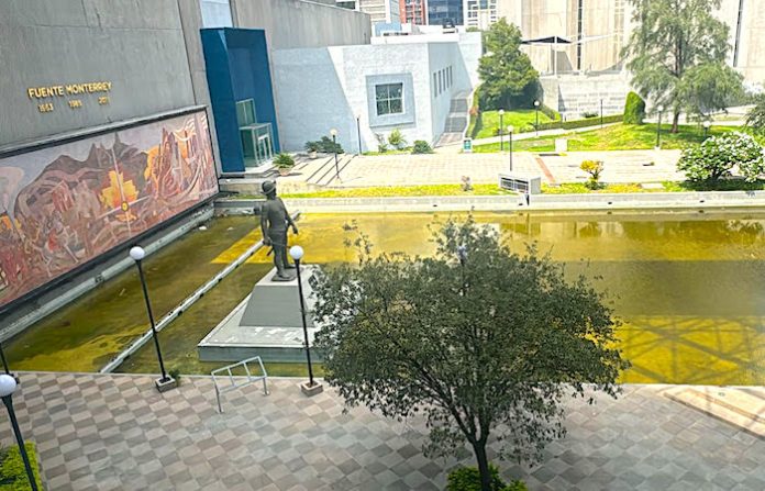 Reclaman rescate urgente de la Macroplaza ante su deterioro