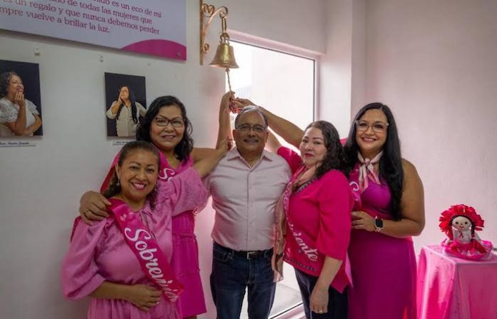 Resuenan campanas de la vida en Escobedo para honrar a sobrevivientes de cáncer de mama