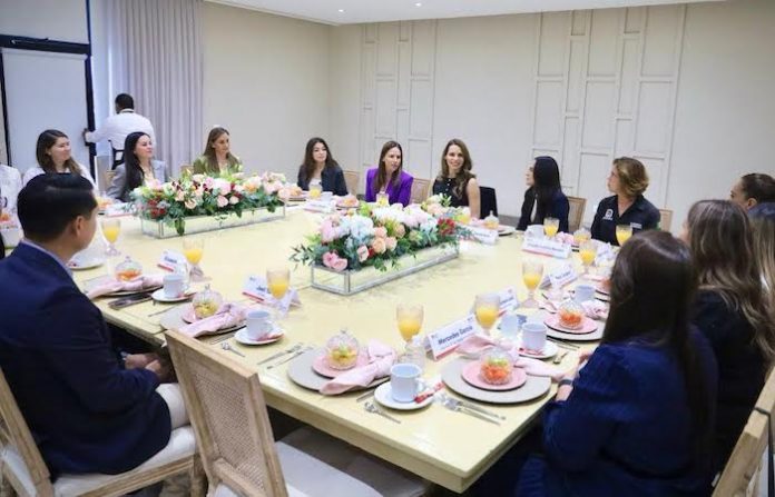 Gaby Oyervides fortalece coordinación con DIF municipales a un año de su gestión